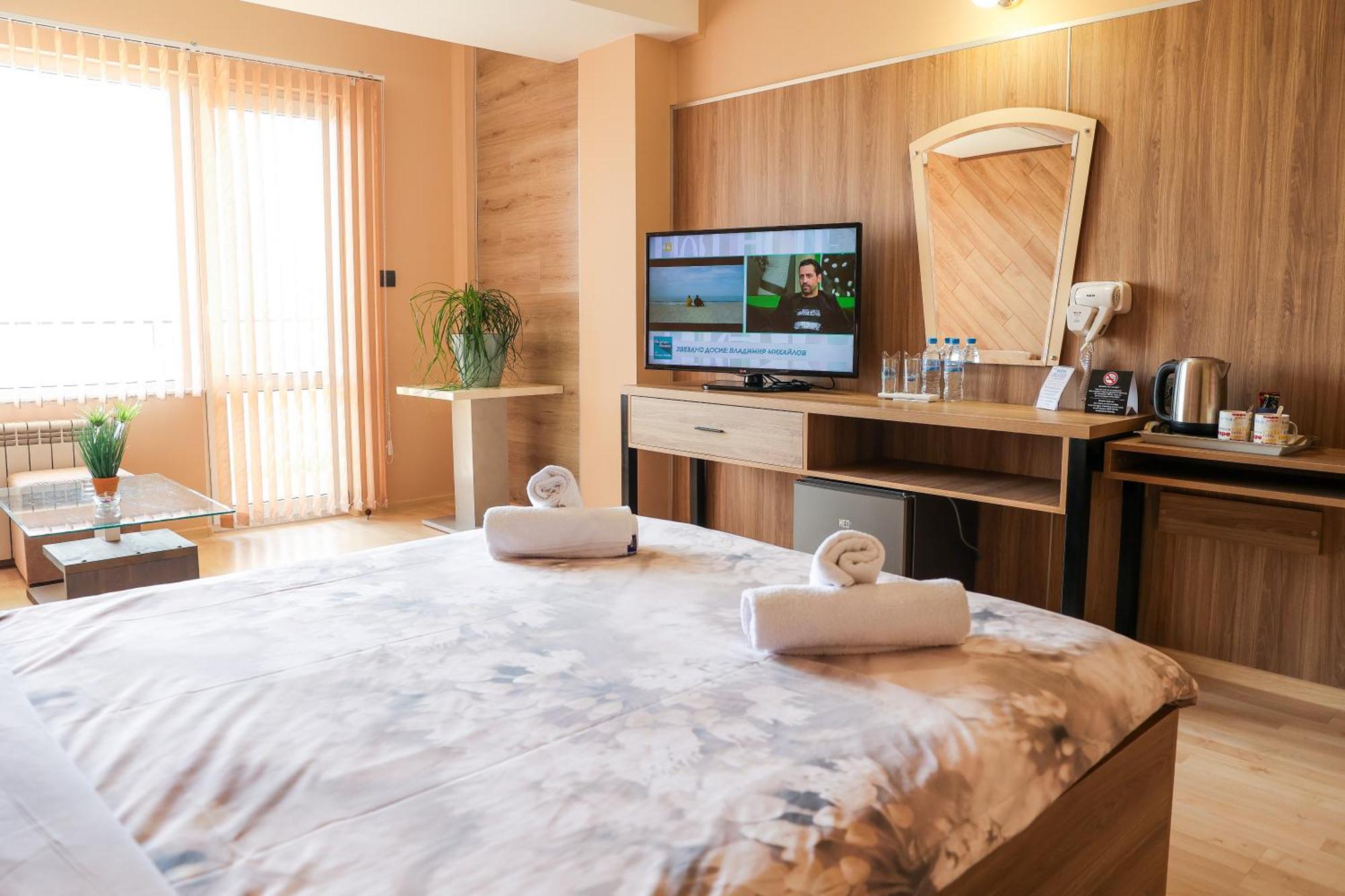 Family Hotel 戈采代尔切夫 外观 照片